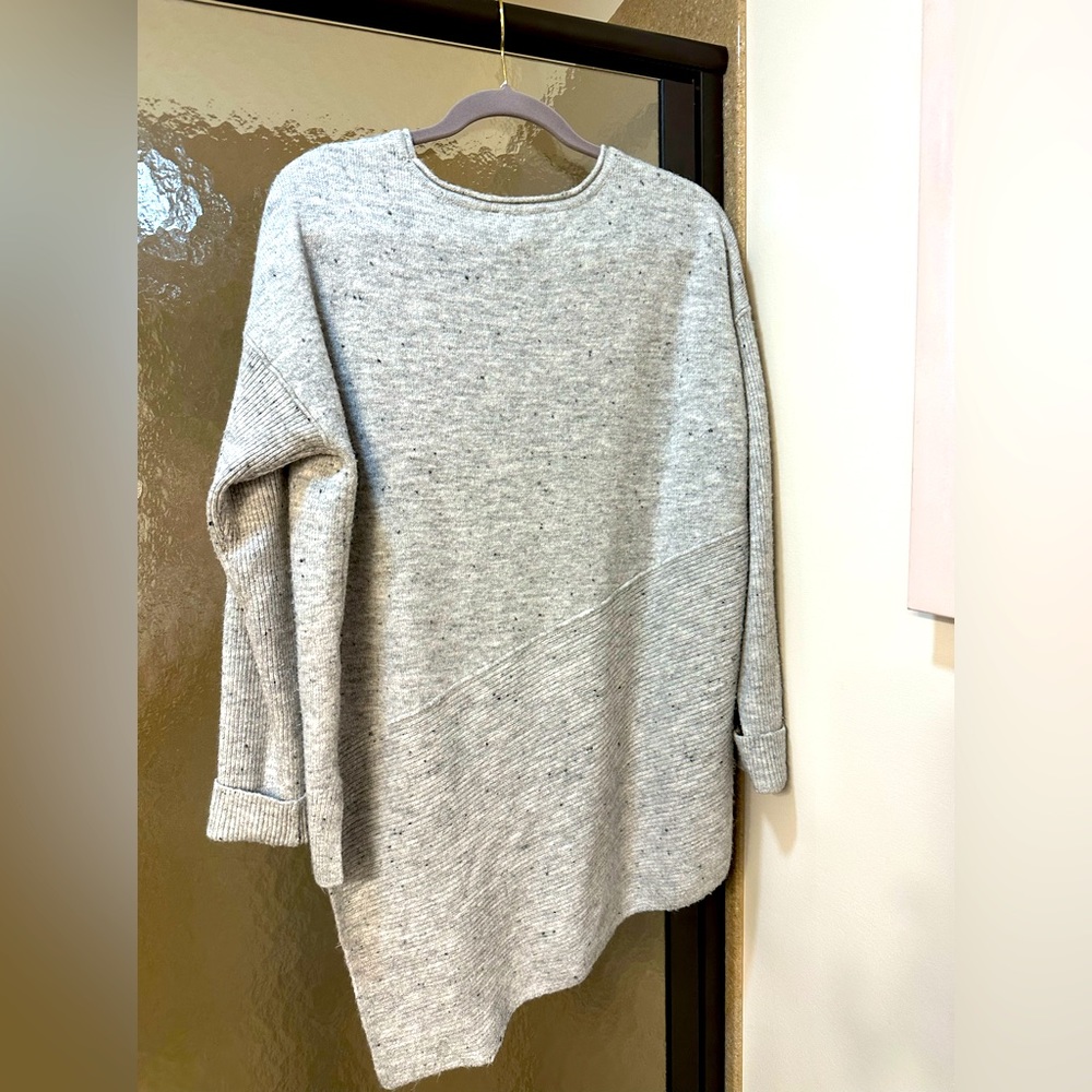 Simply Vera light gray sweater